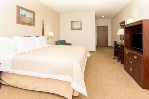 Days Inn by Wyndham Colorado Springs Airport image 9